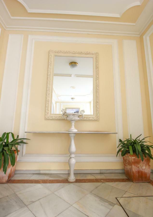 Apartamento Trajano Seville Exterior photo